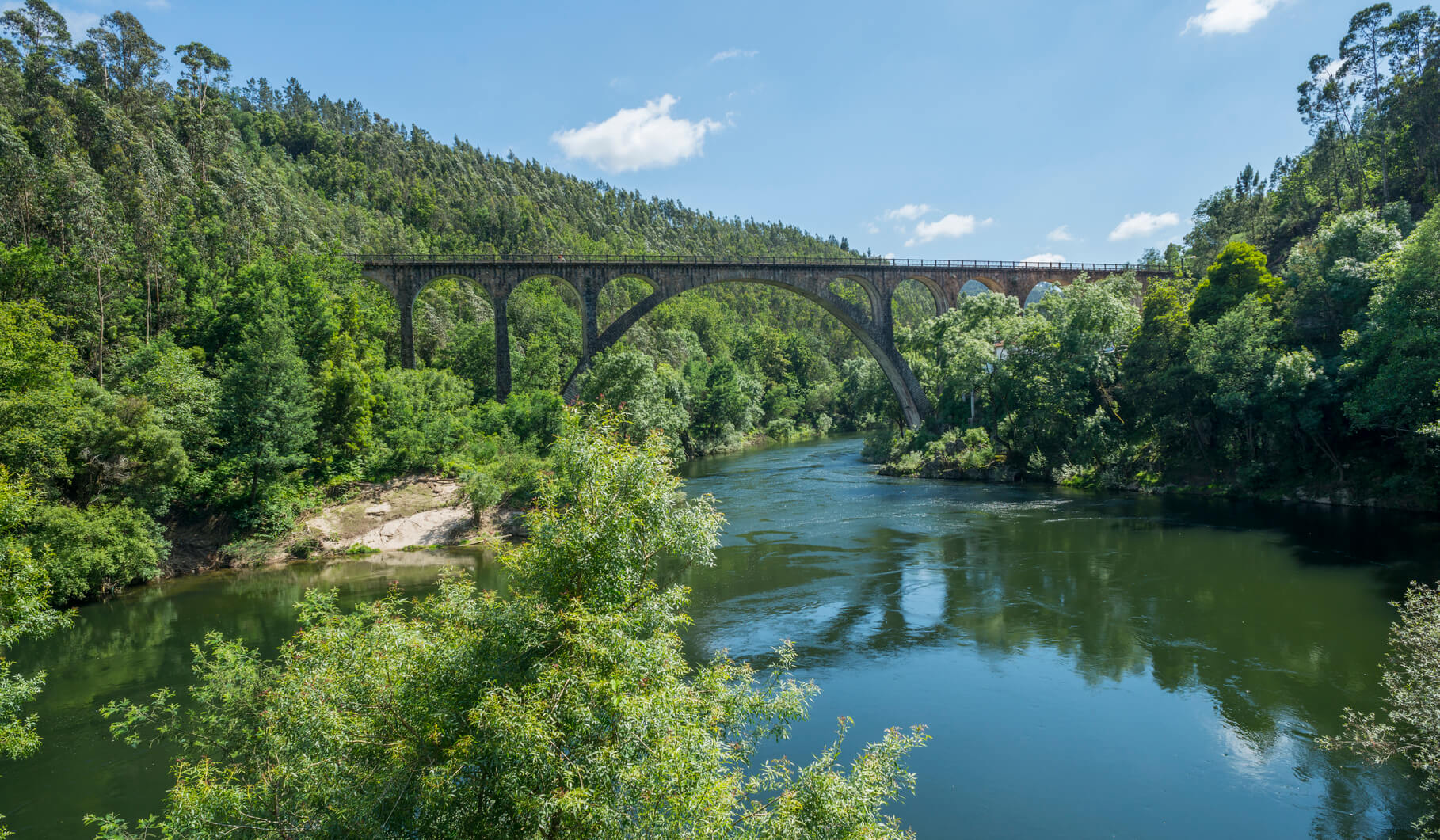 Route de l'eau et de la pierre